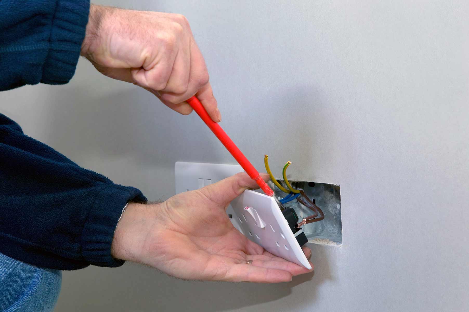 Our electricians can install plug sockets for domestic and commercial proeprties in Witham and the local area. 